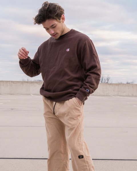outfit ke kampus sweater